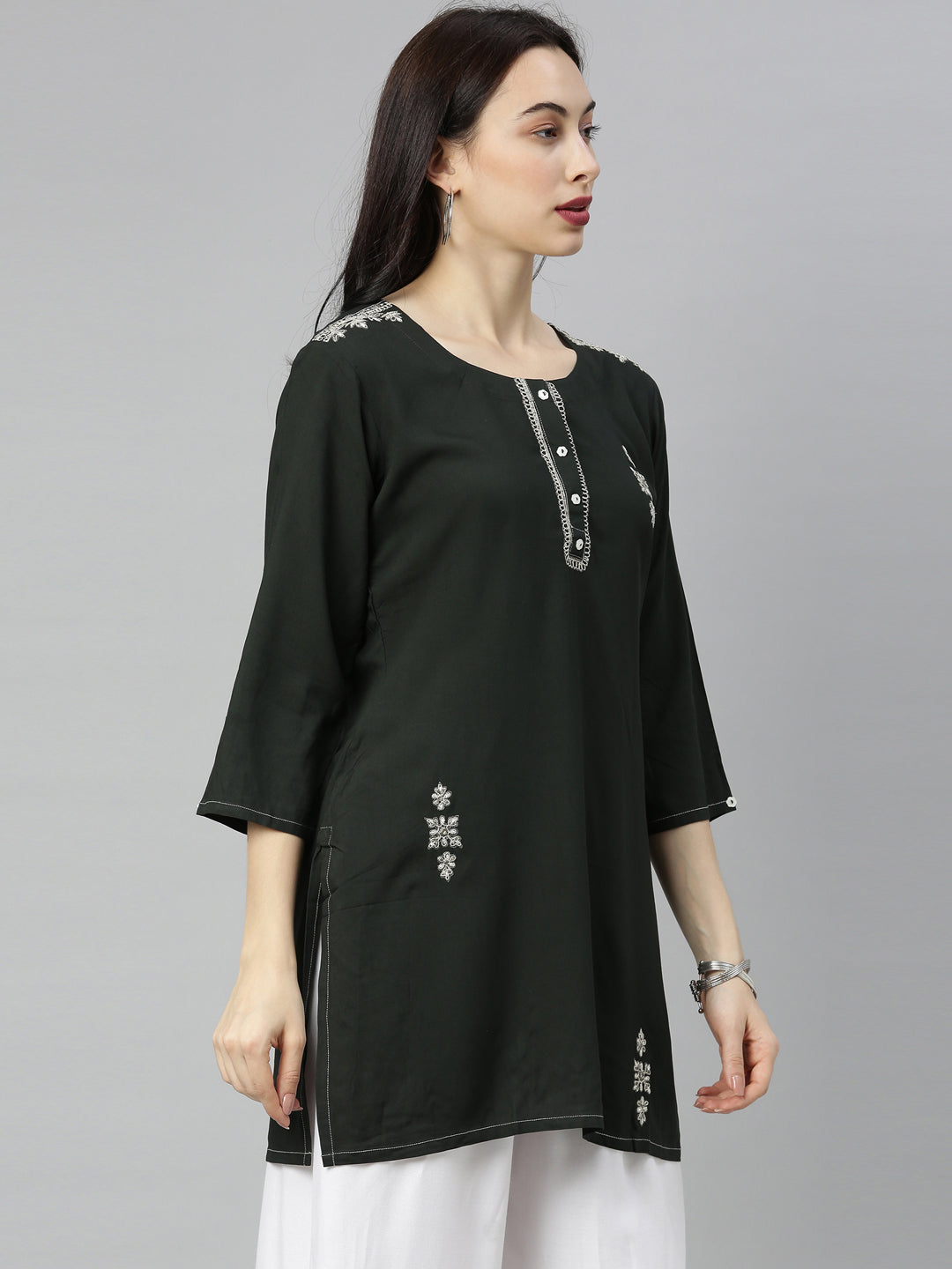 Neeru's Green Zari Straight Kurti