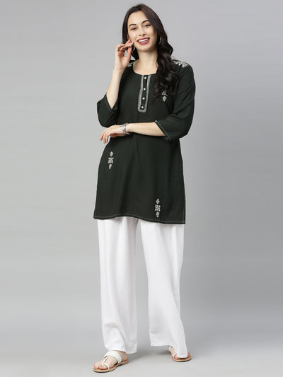 Neeru's Green Zari Straight Kurti