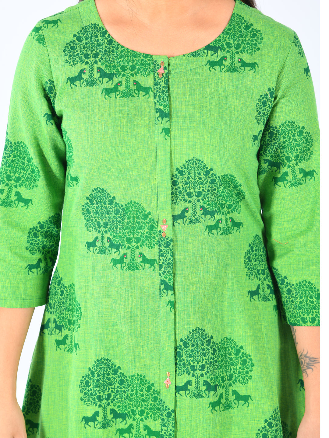 Neerus Green cotton printed high-low kurta - detail view 1