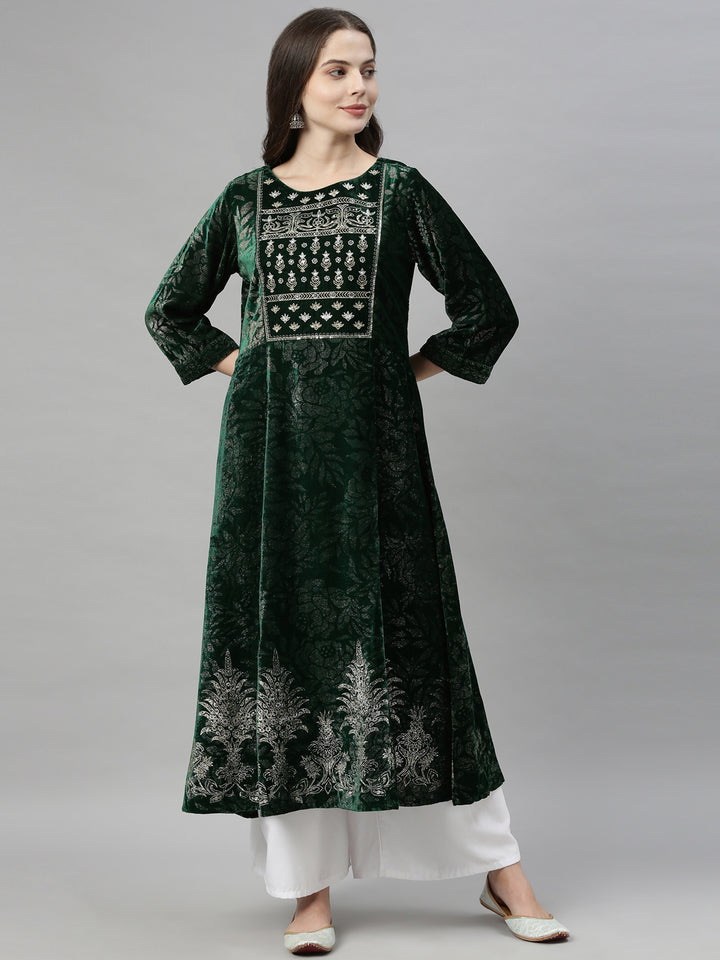 Neerus Green Zari Flared Kurta
