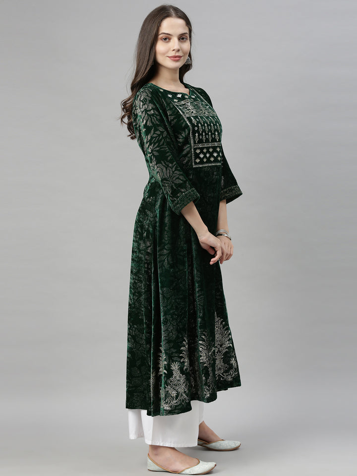 Neerus Green Zari Flared Kurta