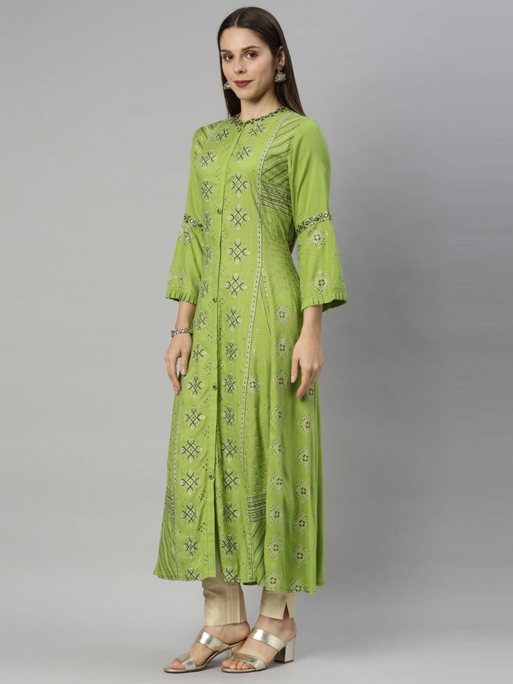 Neerus Green slub cotton printed straight dress - back view