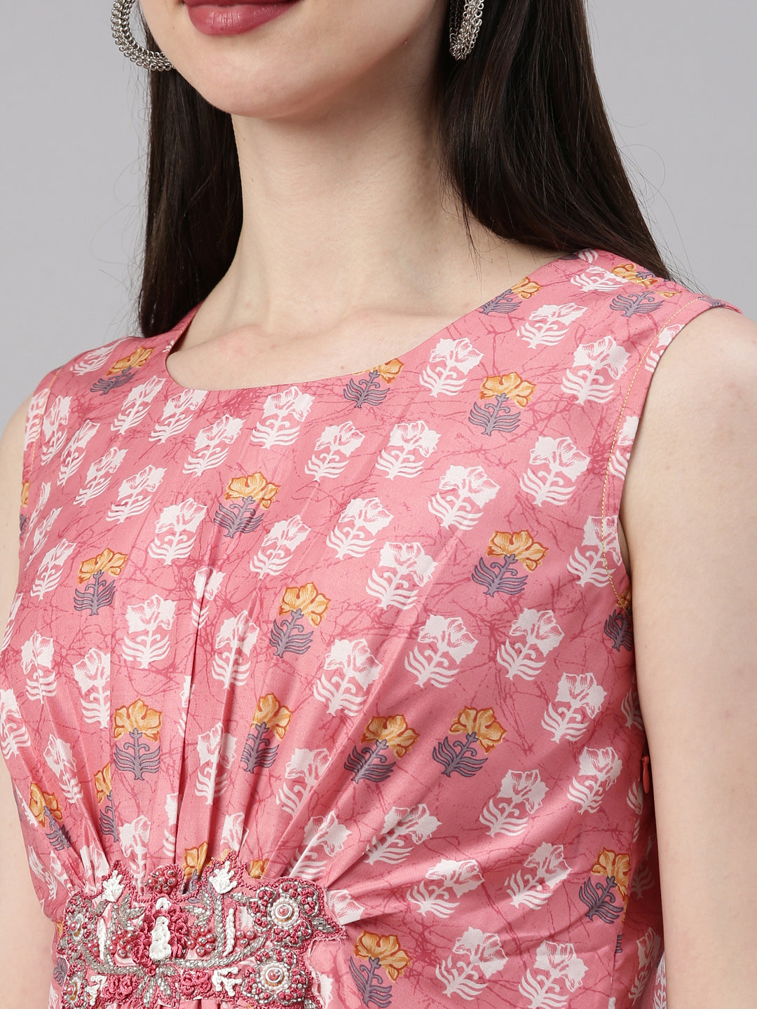 Neeru'S Coral Color Model Fabric Kurta