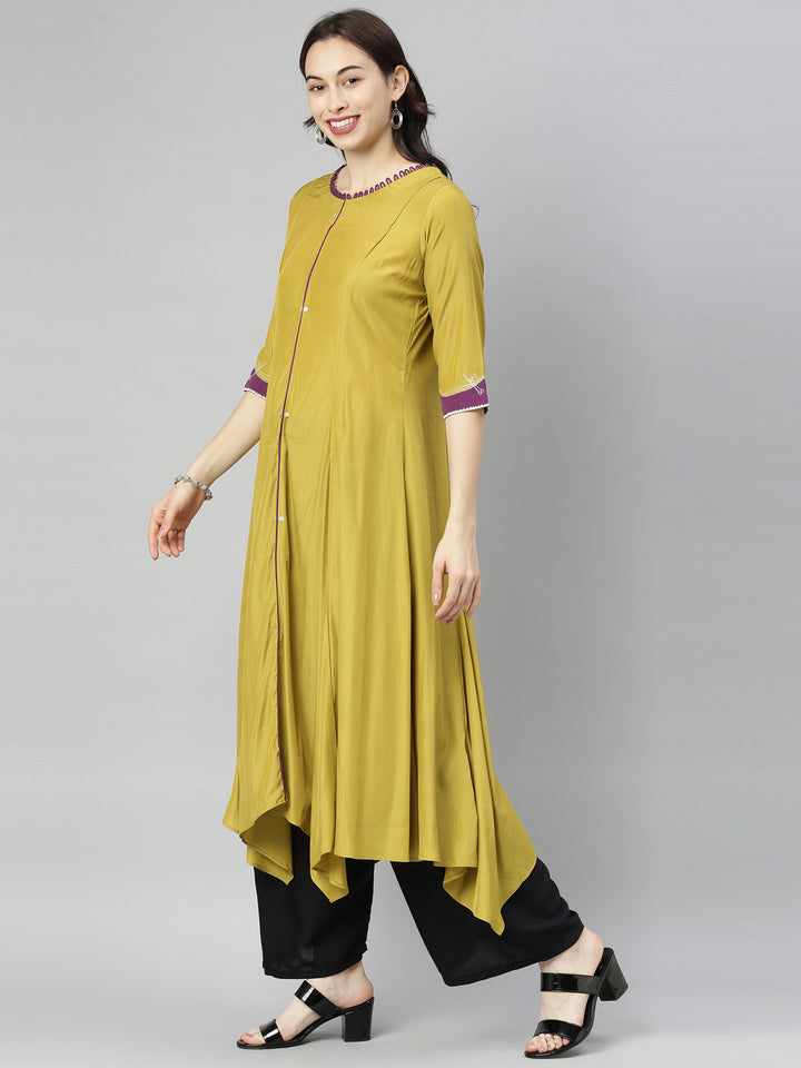Neerus Green solid high-low kurti - detail view 2