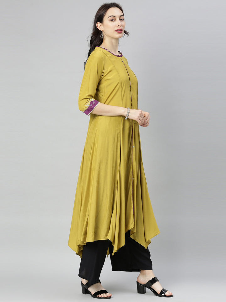 Neerus Green solid high-low kurti - detail view 3
