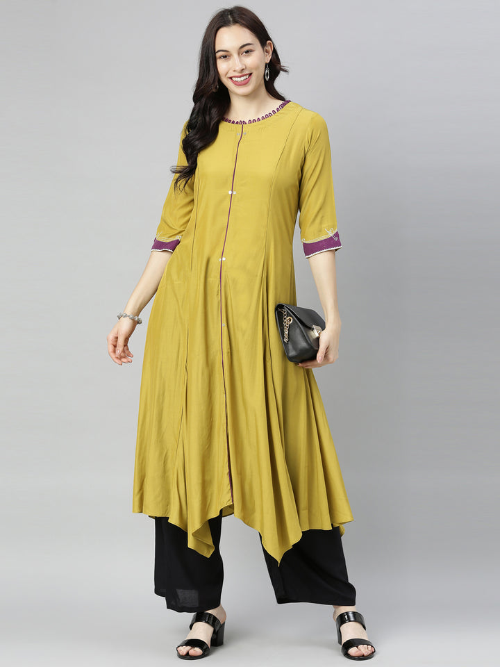 Neerus Green solid high-low kurti - detail view 5