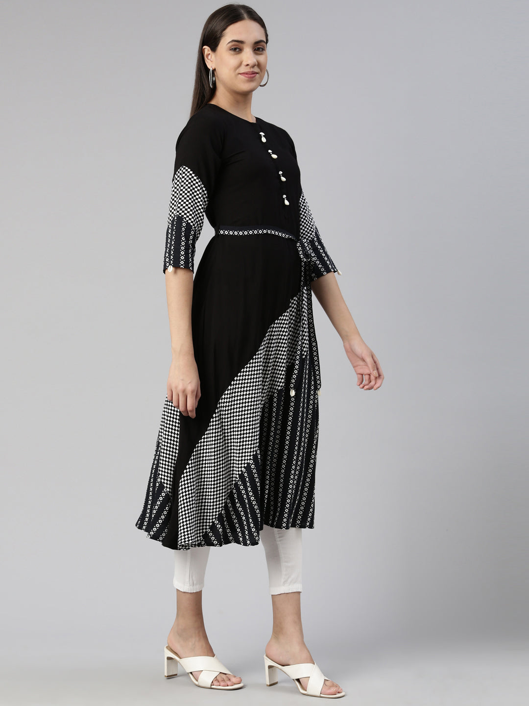 Neerus Black cotton straight kurta with round neck - back view