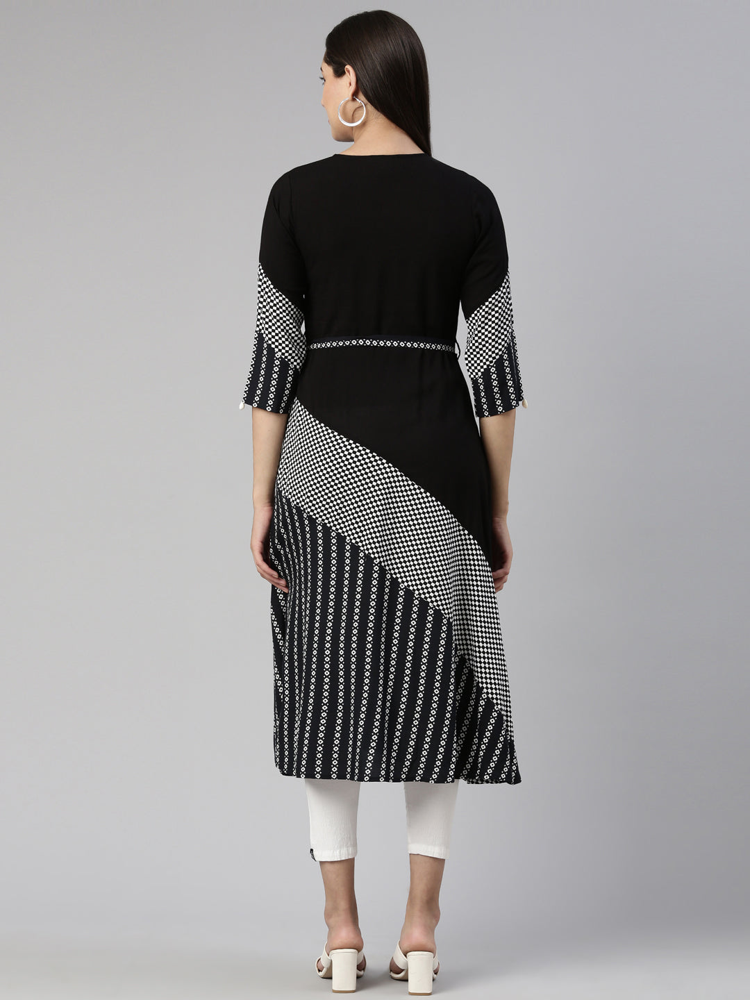 Neerus Black cotton straight kurta with round neck - side view