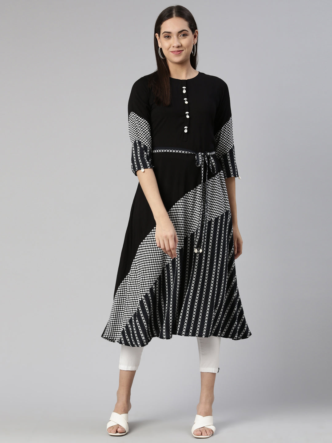Neerus Black cotton straight kurta with round neck - front view