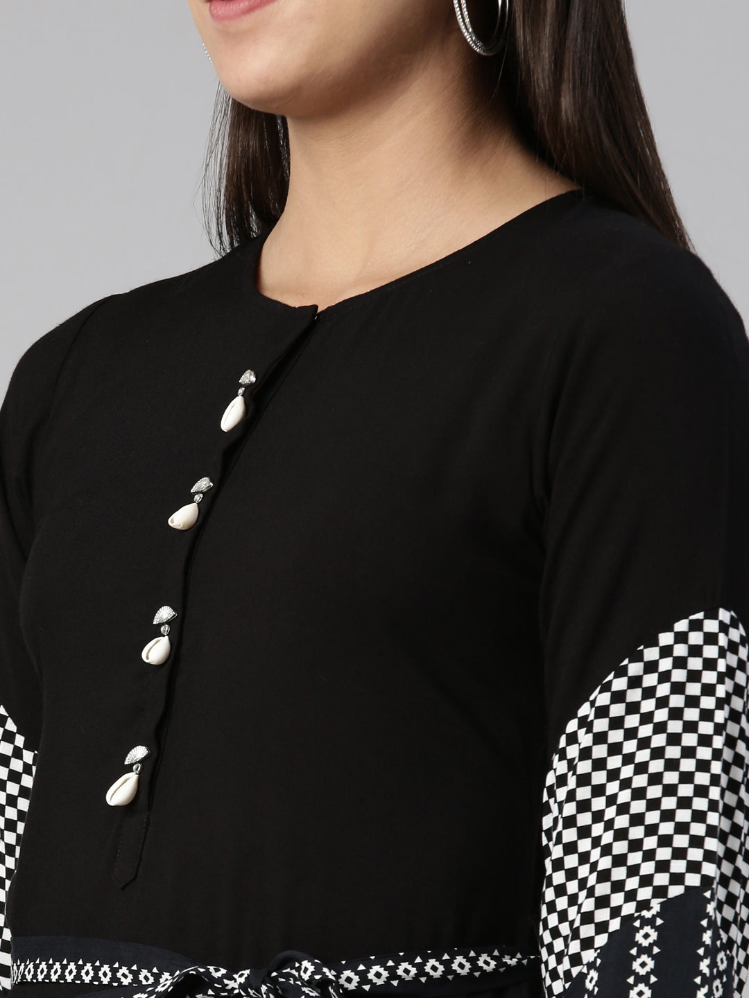Neerus Black cotton straight kurta with round neck - detail view 1