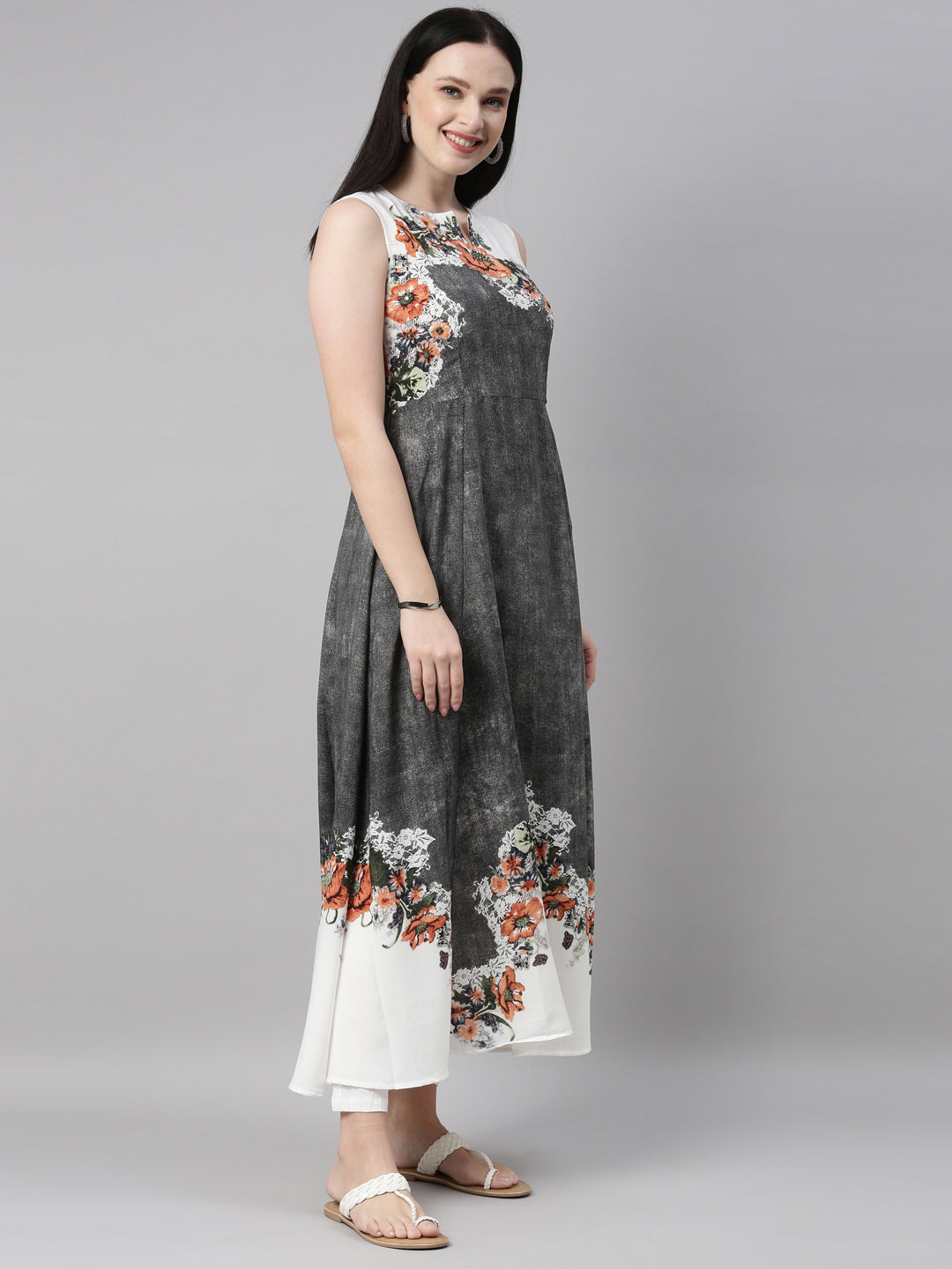 Neerus Grey slub cotton straight kurta - detail view 1