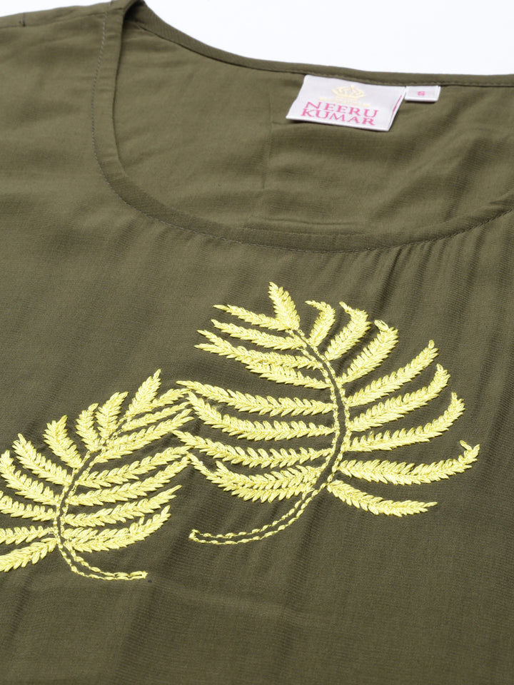 Neerus Green rayon thread embroidered straight kurta - detail view 2