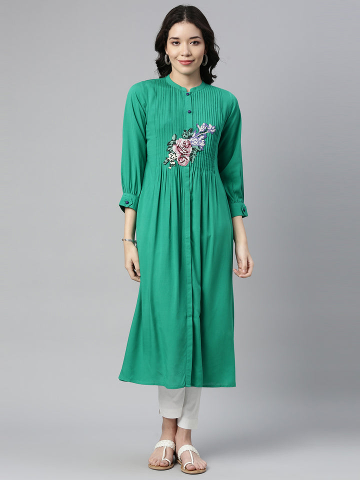 Neerus Green rayon panelled A-line kurti - detail view 4