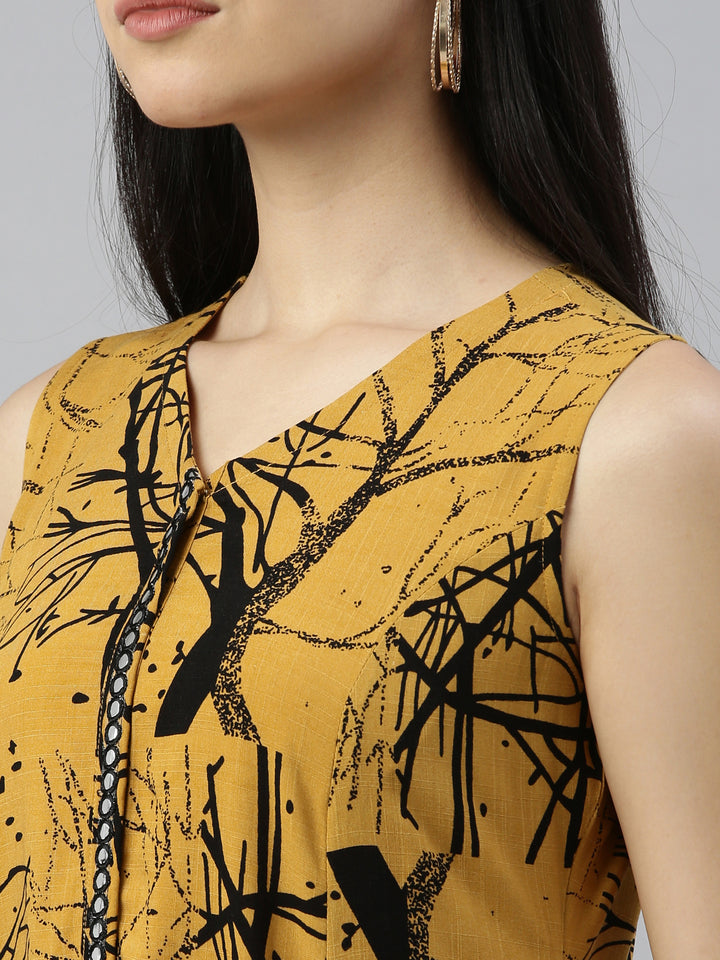 Neerus Yellow rayon solid kurta - detail view 4