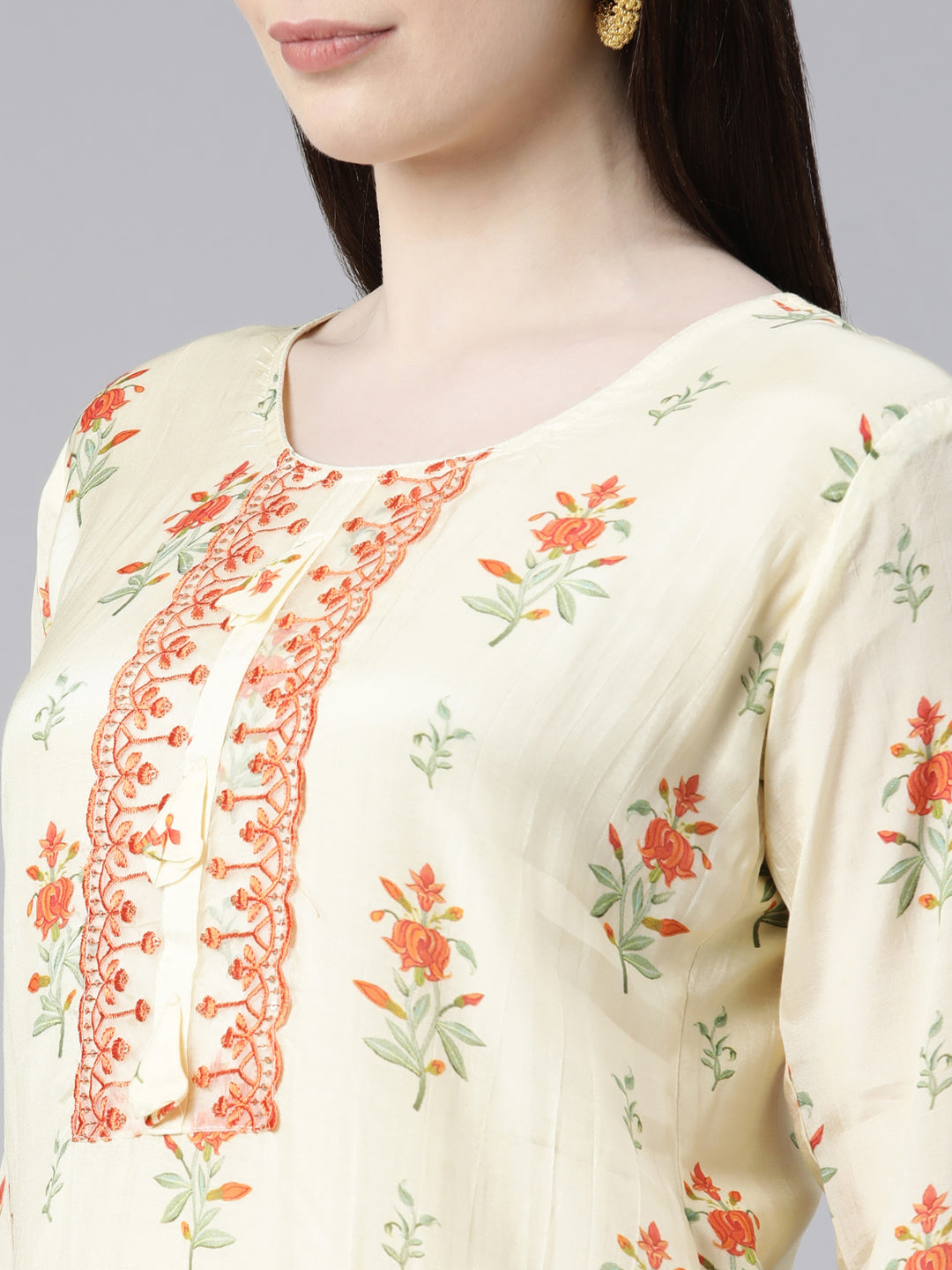 Neerus Green Viscose Rayon Embroidered Kurta Set - detail view 1