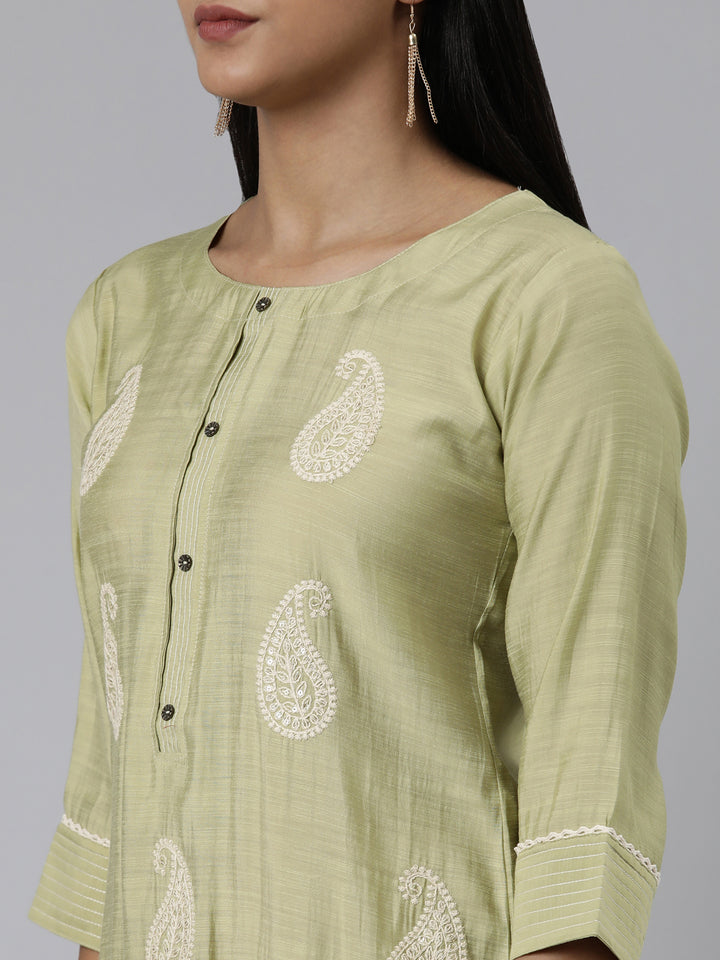 Neerus Green Straight Embroidered Cotton Kurtas